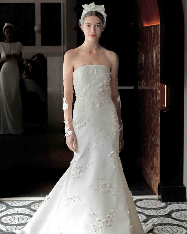 vestido de noiva com aplicacao de flores 3d 