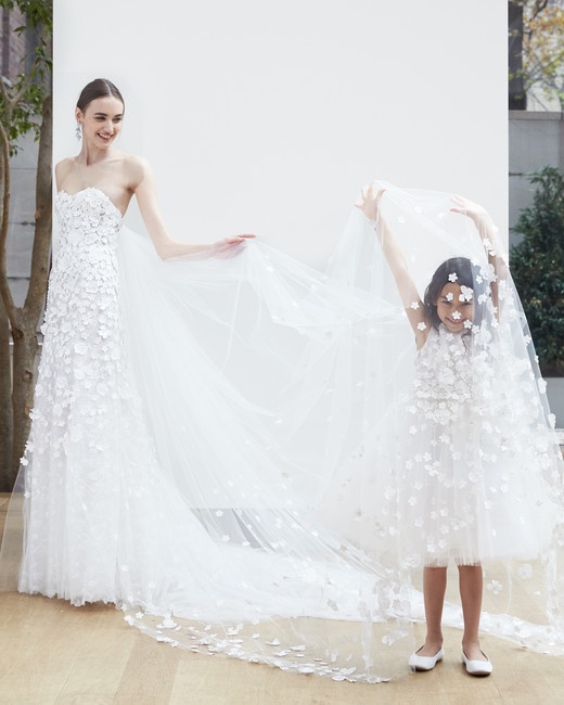 vestido de noiva com aplicacao de flores 3d Oscar de la Renta