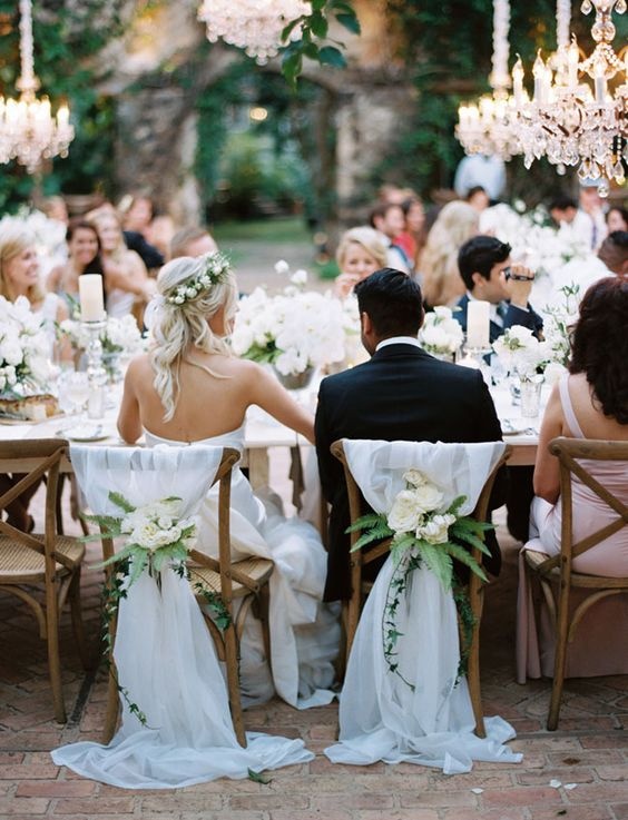 30 formas lindas de enfeitar  a cadeira dos noivos