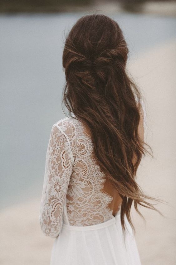Inspirações de penteados de noiva  para casamento na praia 