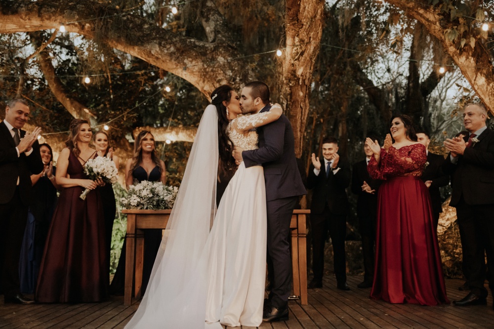 cerimonia ao ar livre, casamento embaixo de árvores, luzinhas de casamento, fotografia leonardo furtado, casamento no rio grande do sul