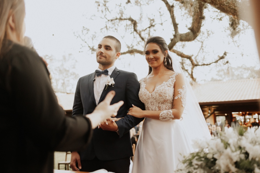cerimonia ao ar livre, casamento embaixo de árvores, luzinhas de casamento, fotografia leonardo furtado, casamento no rio grande do sul