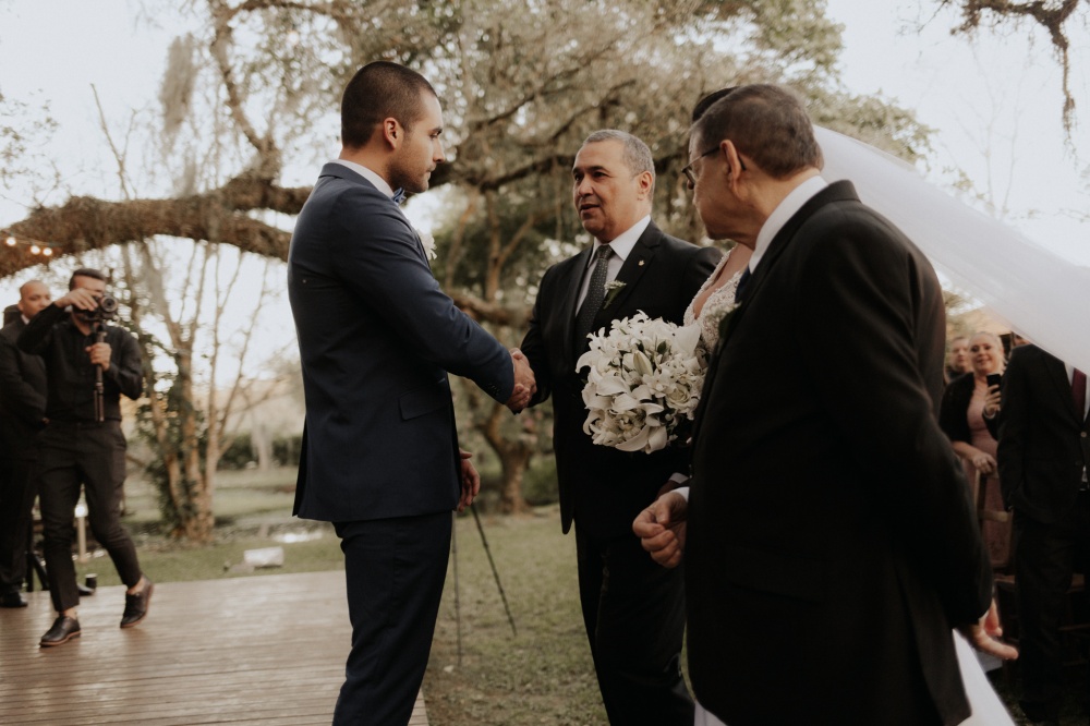 cerimonia ao ar livre, casamento embaixo de árvores, luzinhas de casamento, fotografia leonardo furtado, casamento no rio grande do sul