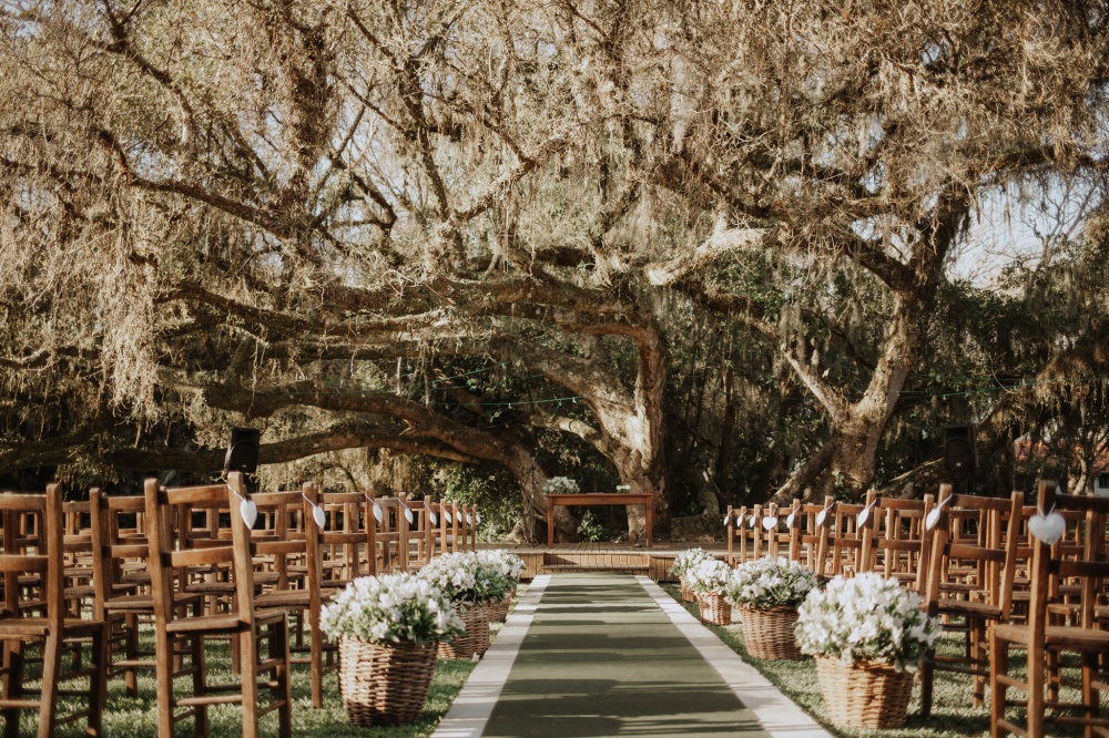 cerimonia ao ar livre, casamento embaixo de árvores, luzinhas de casamento, fotografia leonardo furtado, casamento no rio grande do sul