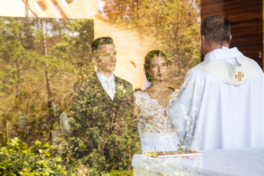 casamento intimista com cerimonia na igreja  
